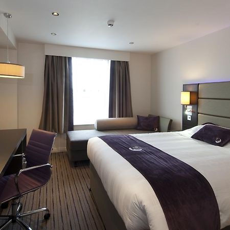 Premier Inn Харлоу Екстериор снимка
