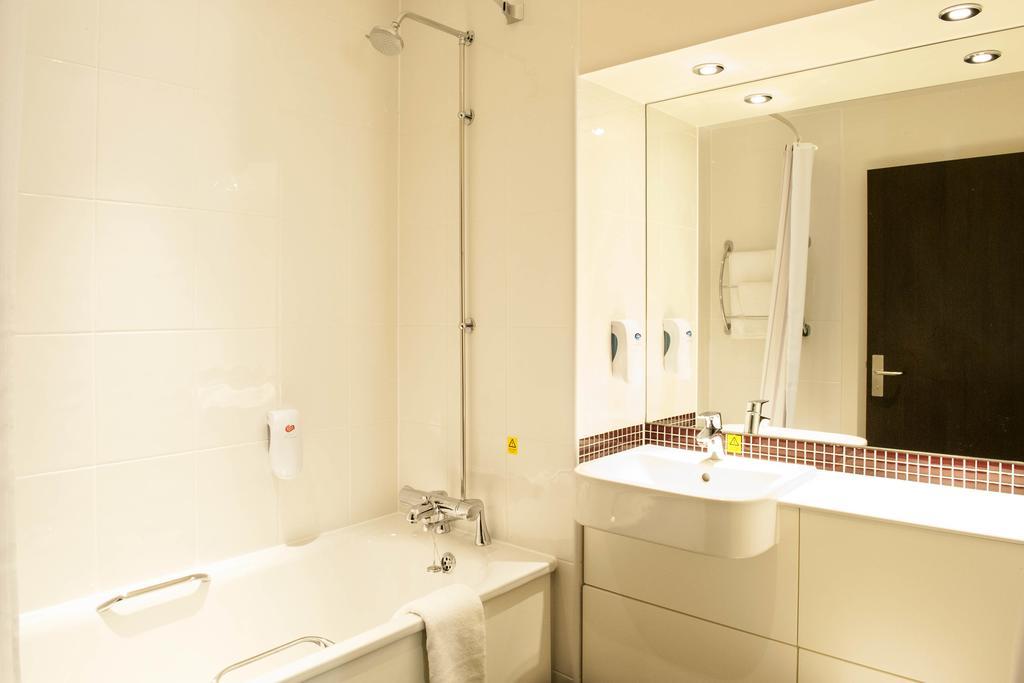 Premier Inn Харлоу Стая снимка
