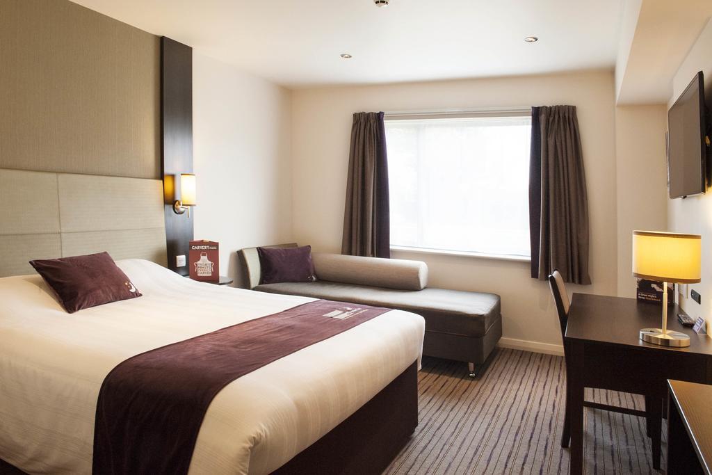 Premier Inn Харлоу Екстериор снимка