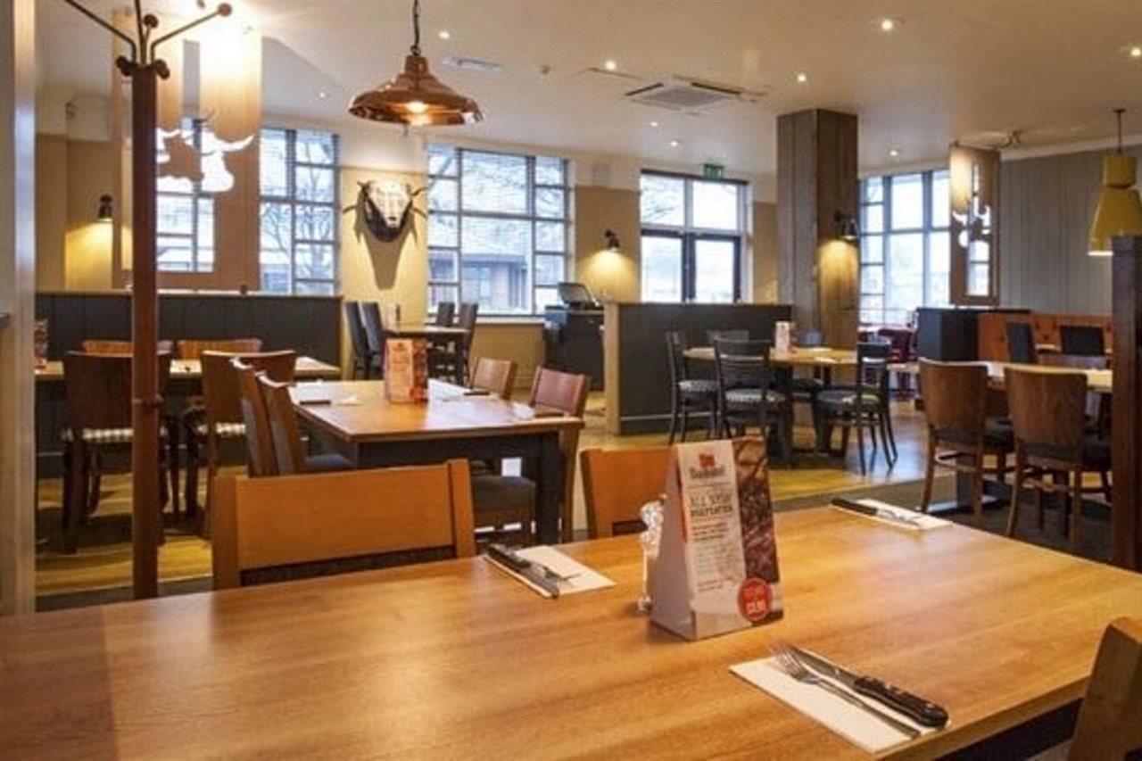Premier Inn Харлоу Екстериор снимка