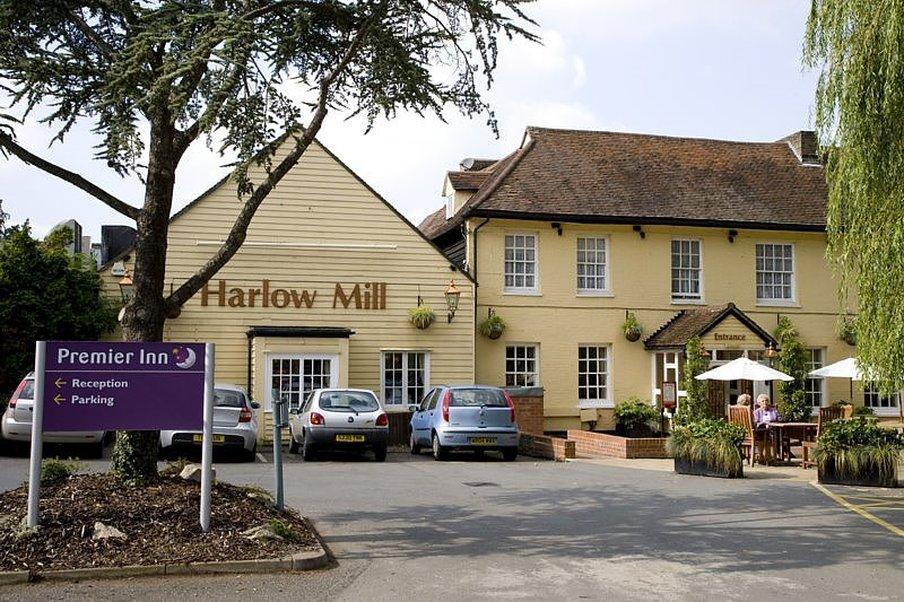 Premier Inn Харлоу Екстериор снимка