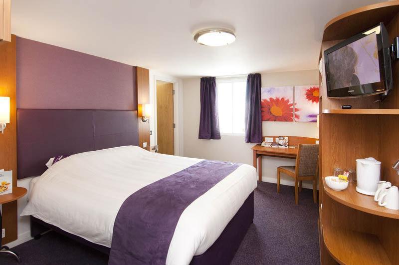 Premier Inn Харлоу Екстериор снимка