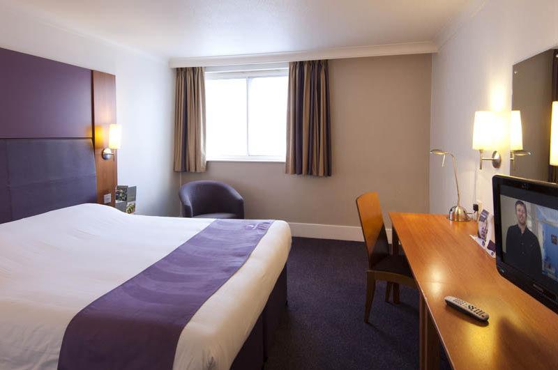 Premier Inn Харлоу Екстериор снимка