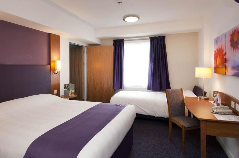 Premier Inn Харлоу Екстериор снимка