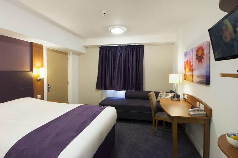 Premier Inn Харлоу Екстериор снимка